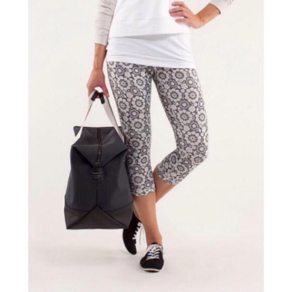 Lululemon Twiggy Floral Nimbus Crop Leggings